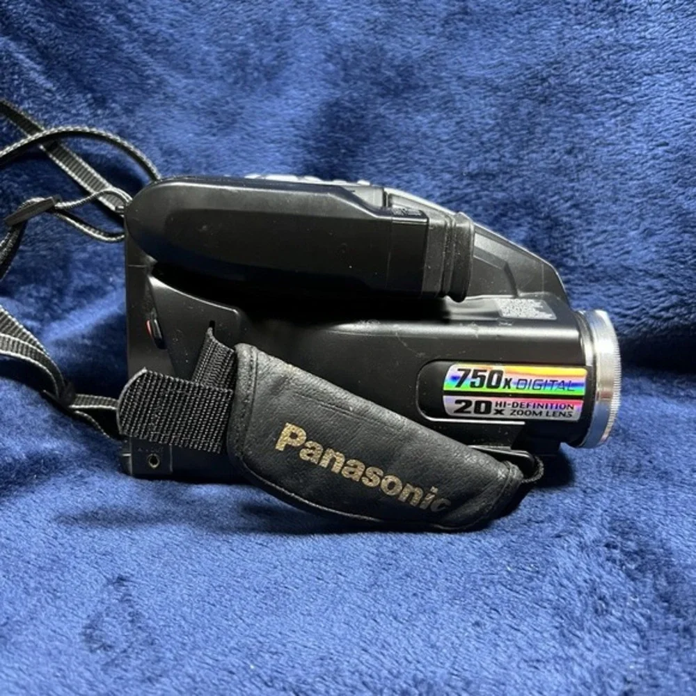Panasonic‎ Palmcorder PV-L352D VHS-C Analog Camcorder AS/IS FOR PARTS